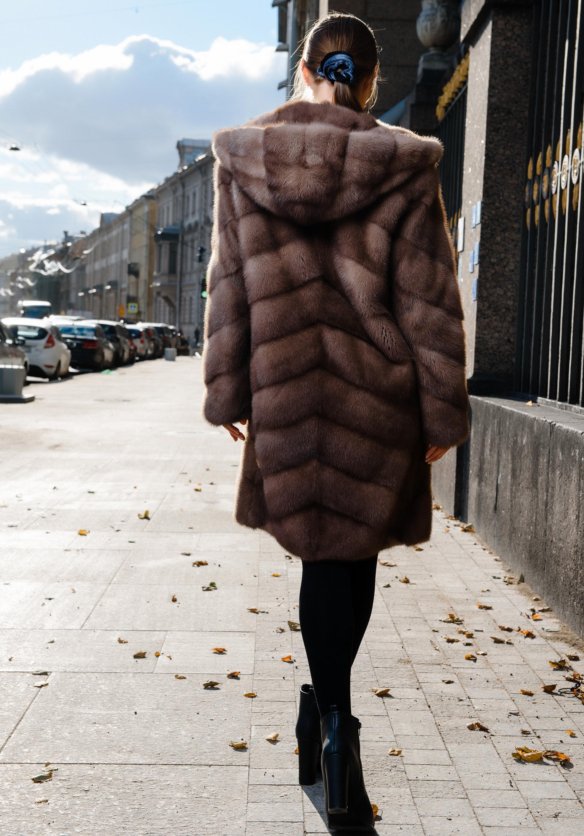 Норковая шуба с капюшоном фото