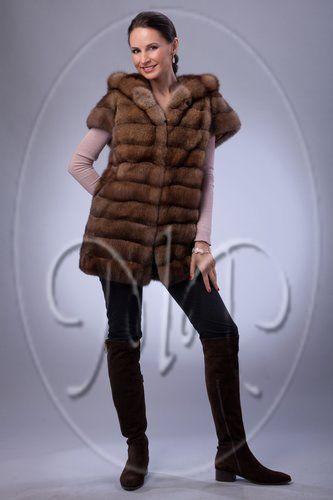 Жилет из баргузинского соболя с капюшоном фото