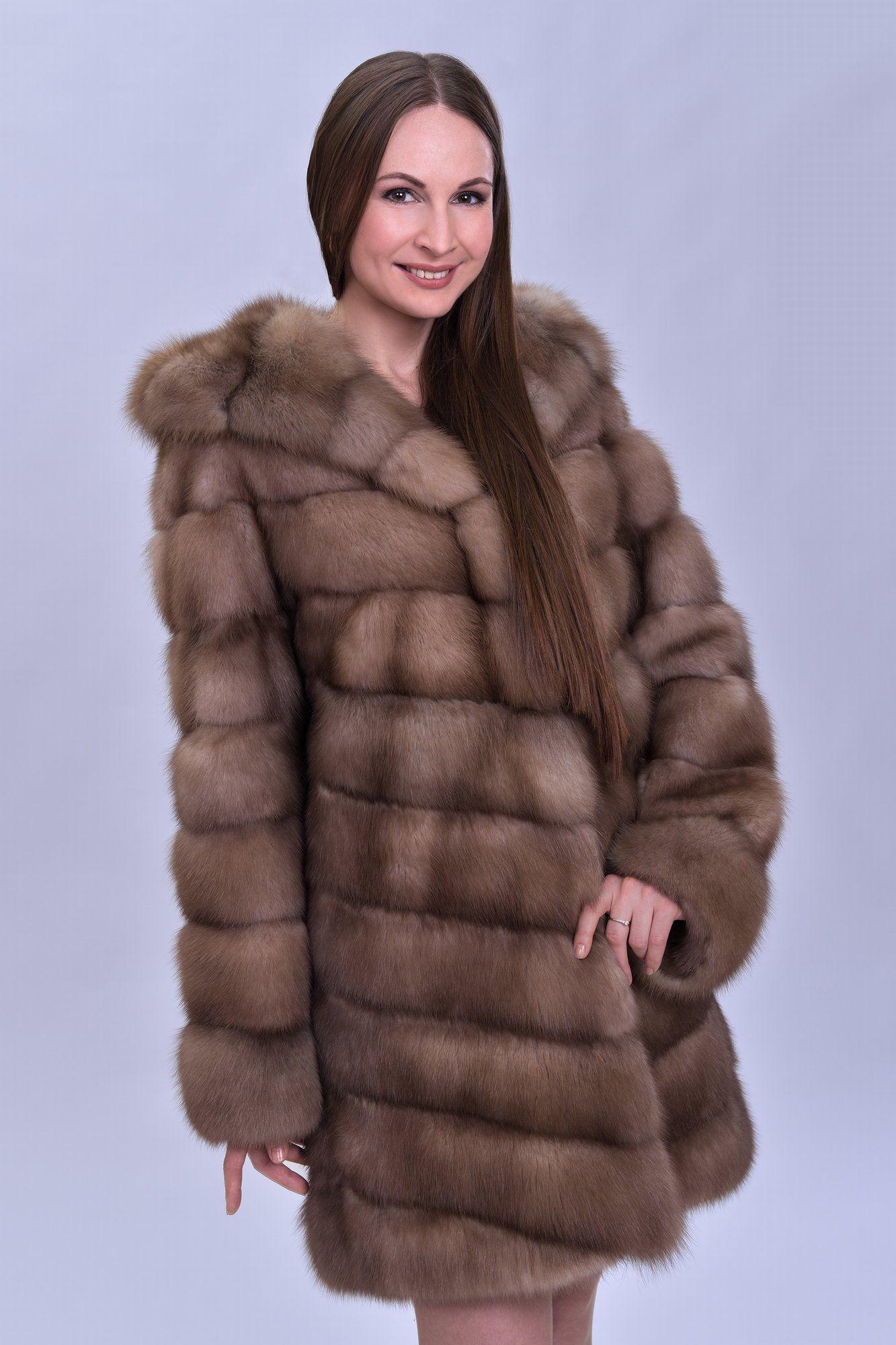 Пальто из меха куницы фото