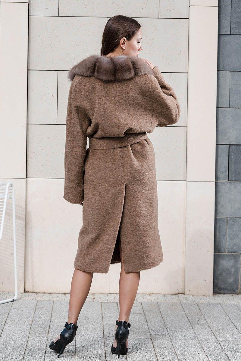 Кашемировое пальто с воротником из куницы фото