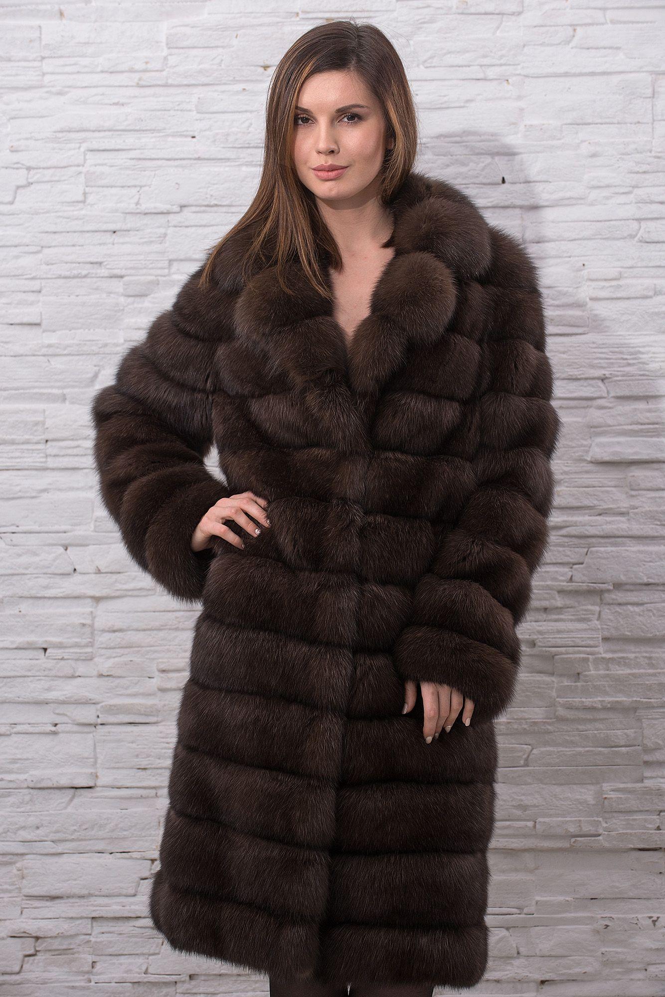Пальто  из меха соболя с английским воротником фото