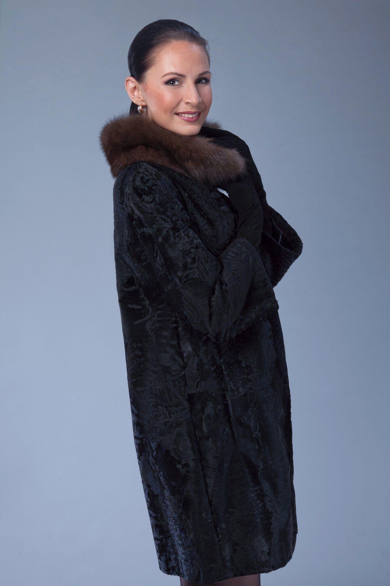 Шуба из каракульчи с отд. из баргузинского соболя фото