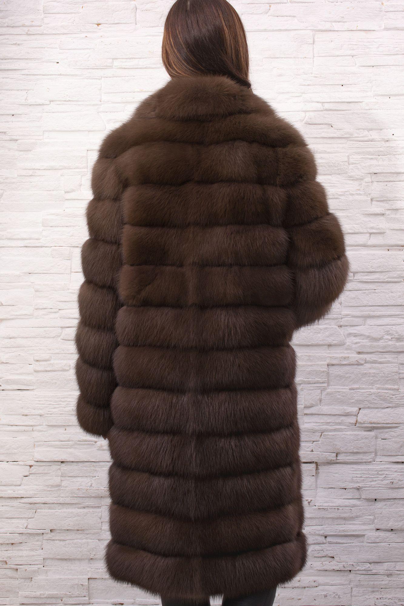 Шуба из меха куницы с английским воротником фото