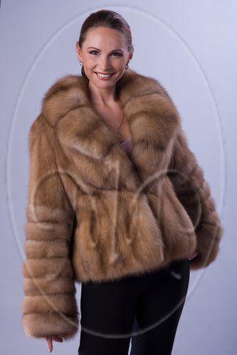 Шуба из куницы с английским воротником фото