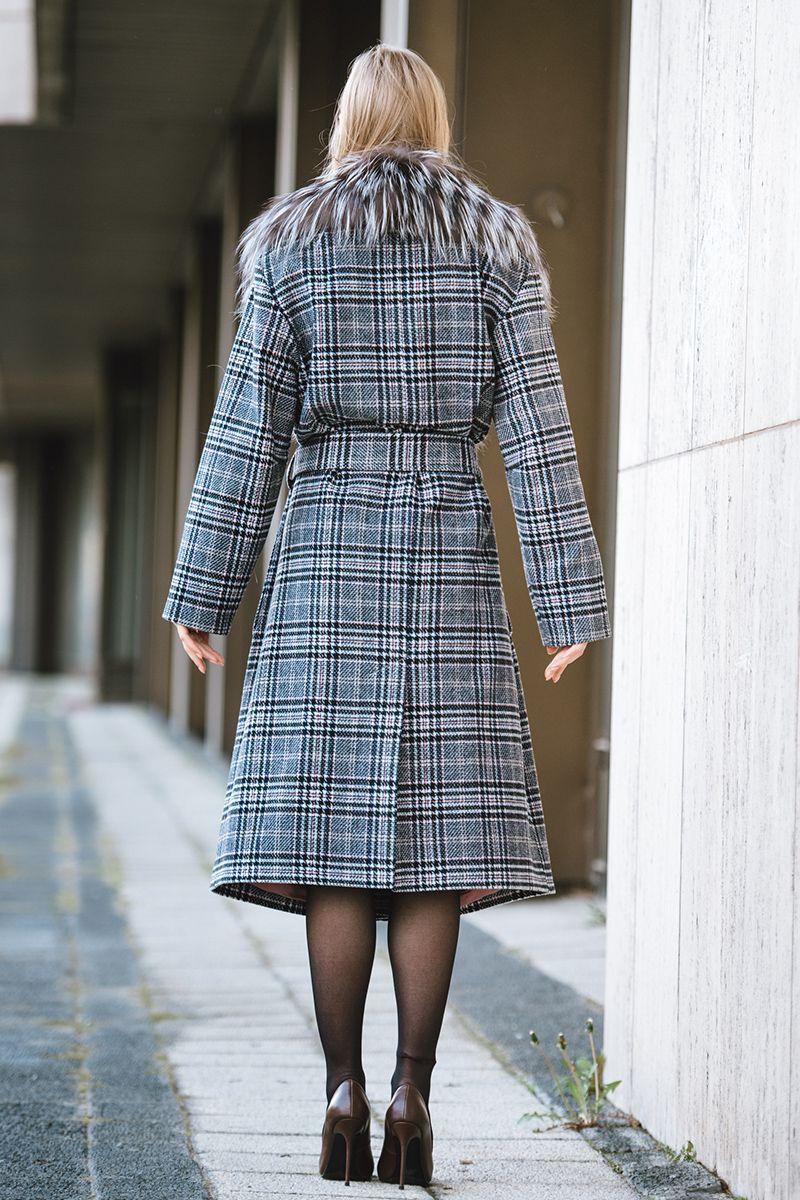 Шерстяное пальто с чернобурой лисой фото