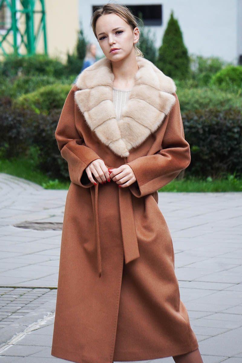 Пальто из шерсти с норковым воротником фото