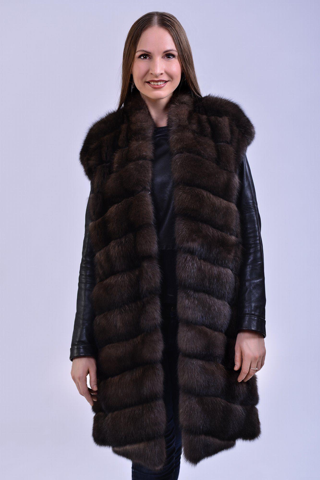 Жилет из меха соболя c воротником стойка фото