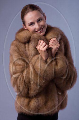Шуба из куницы с английским воротником фото