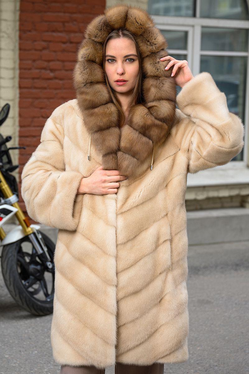 Норковая шуба с капюшоном из соболя фото