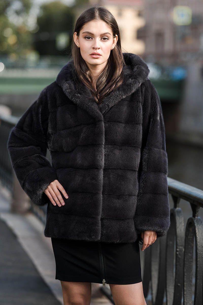 Норковая куртка с капюшоном фото