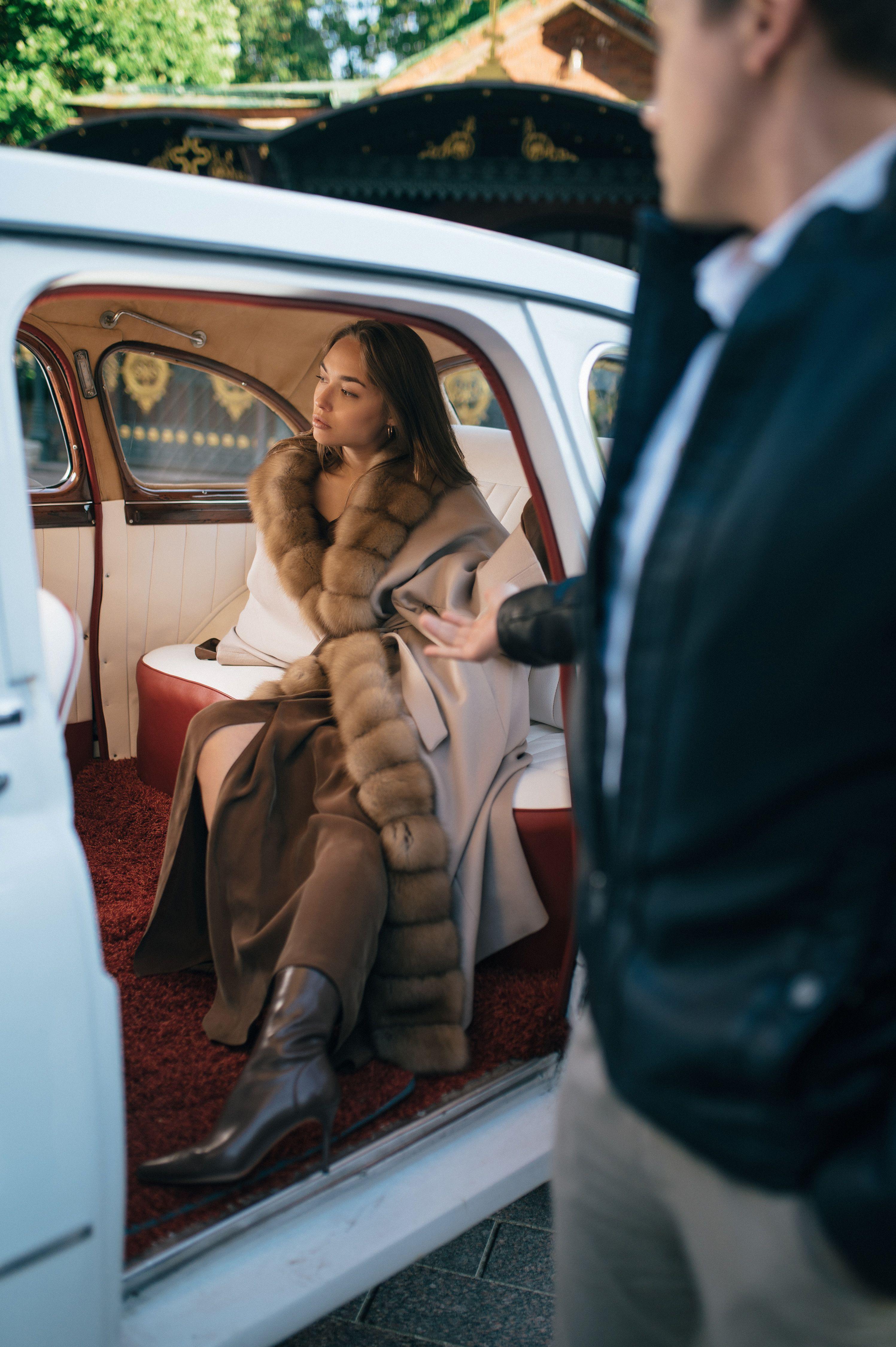 Кашемировое пальто с мехом куницы фото