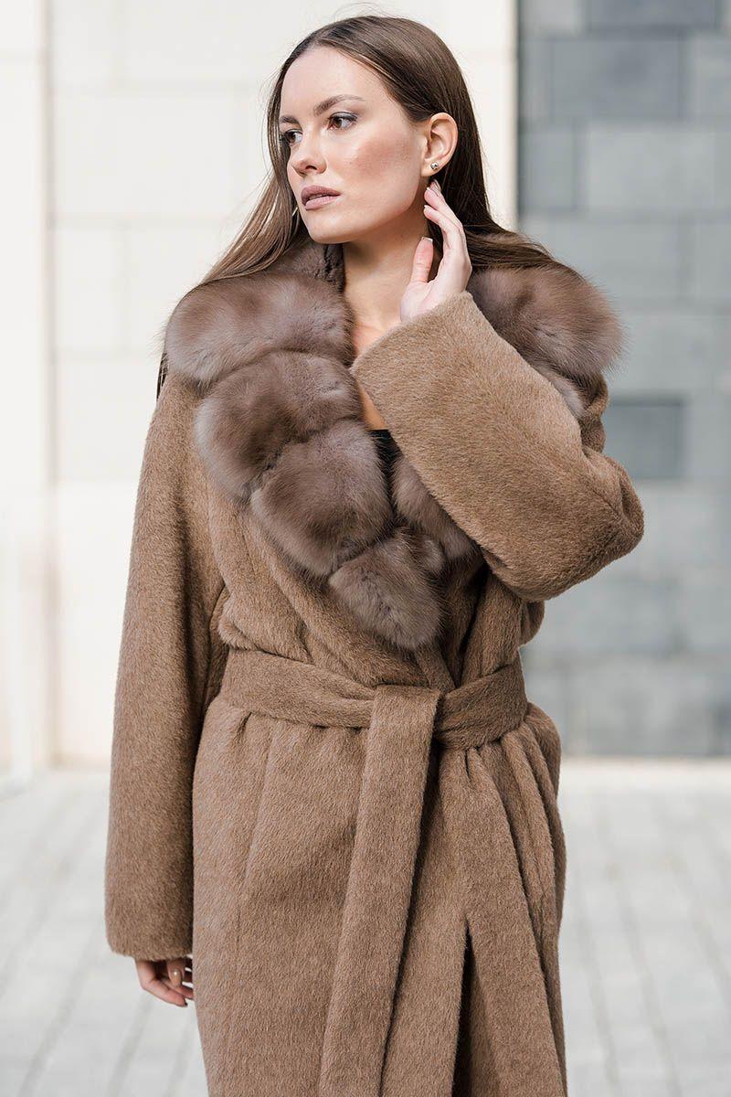 Кашемировое пальто с воротником из куницы фото
