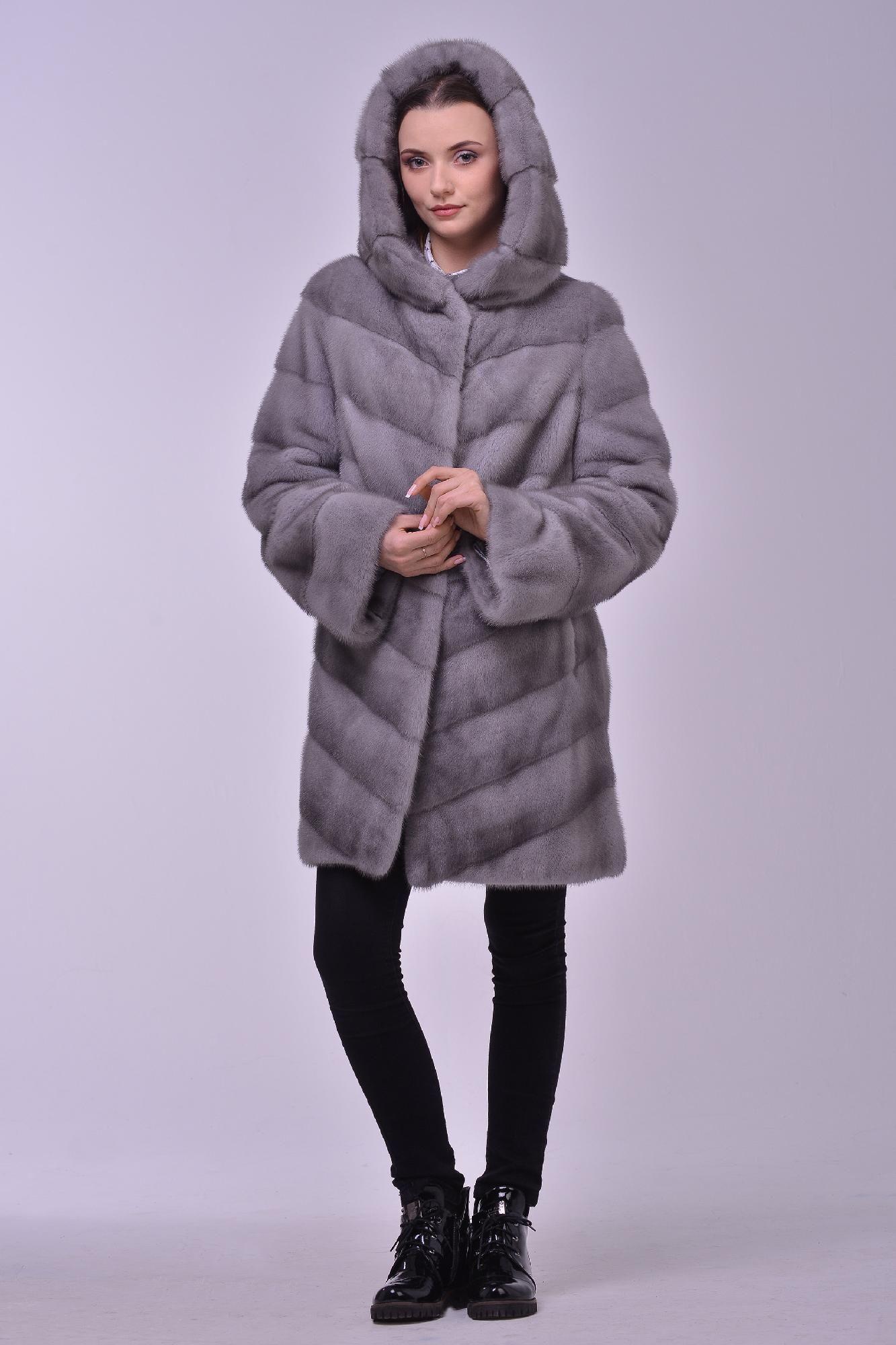 Норковая куртка с капюшоном фото