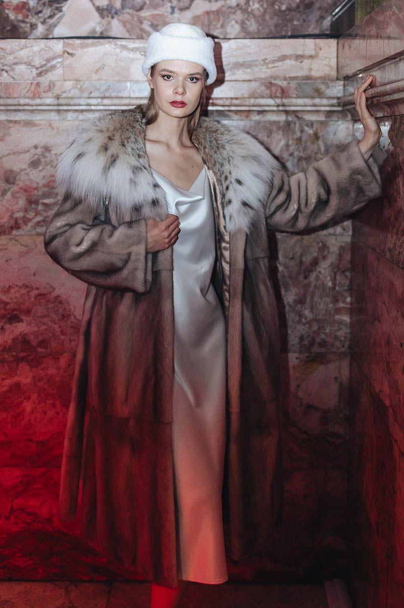 Норковая шуба с капюшоном из рыси фото