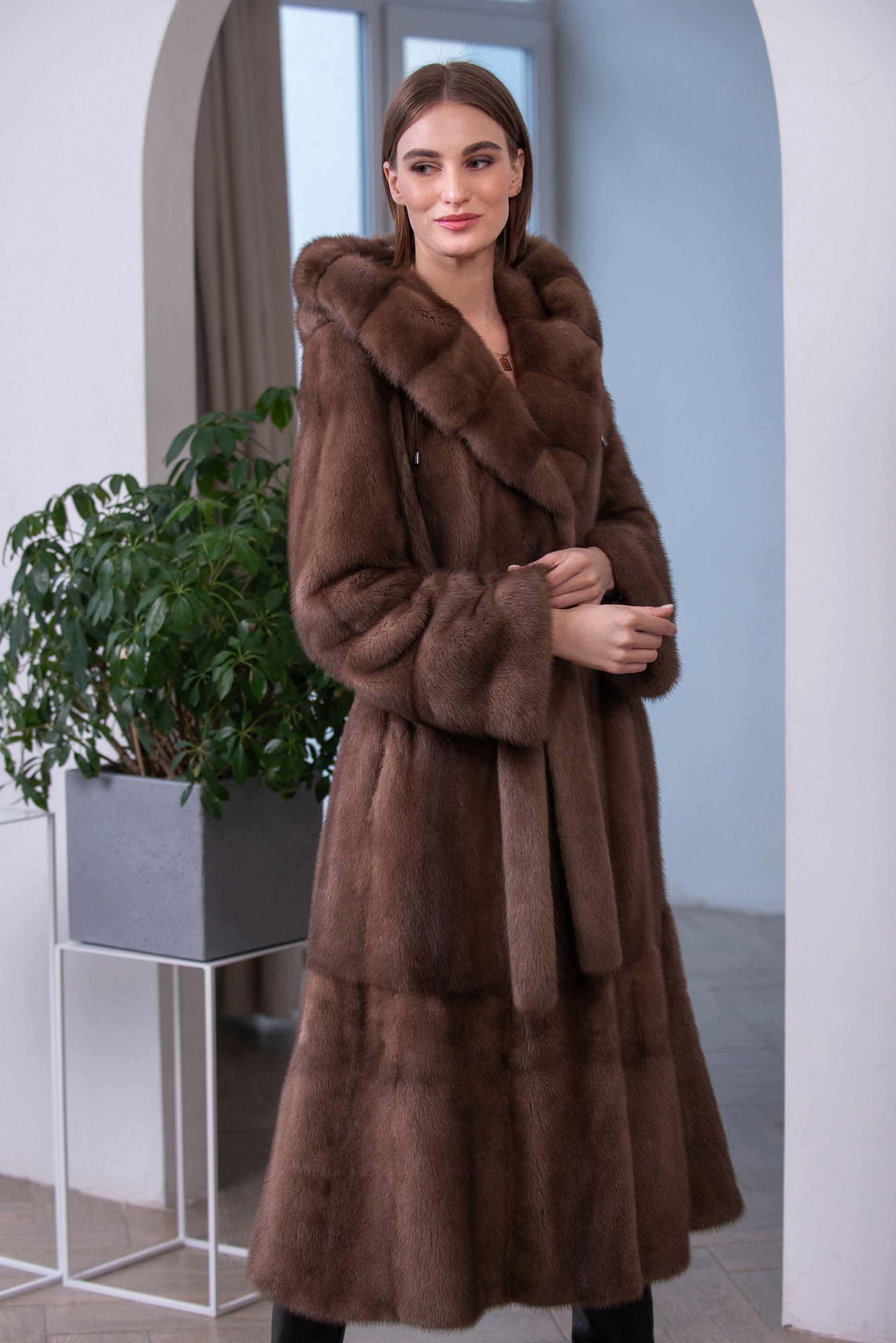 Норковая шуба с капюшоном и поясом фото