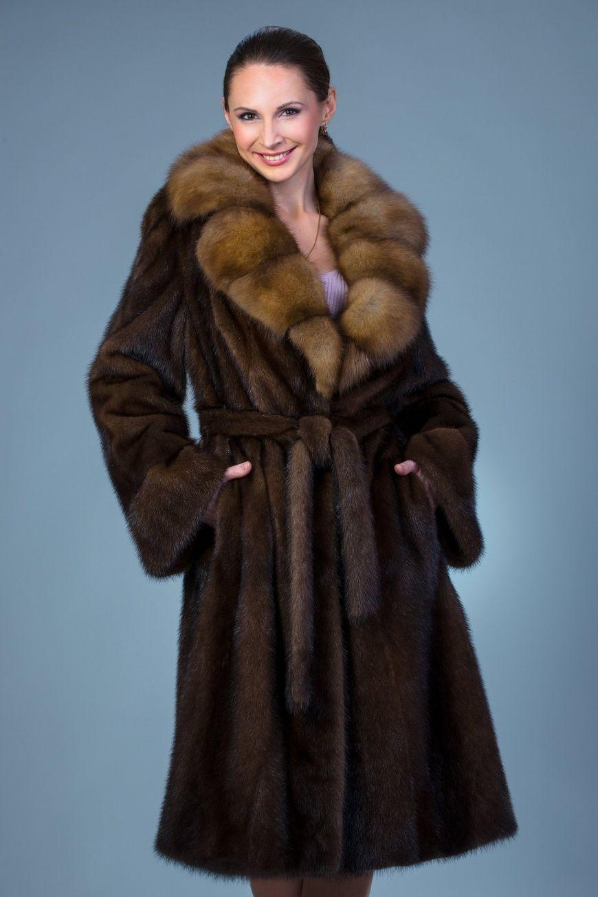 Шуба из норки с английским воротником из куницы фото