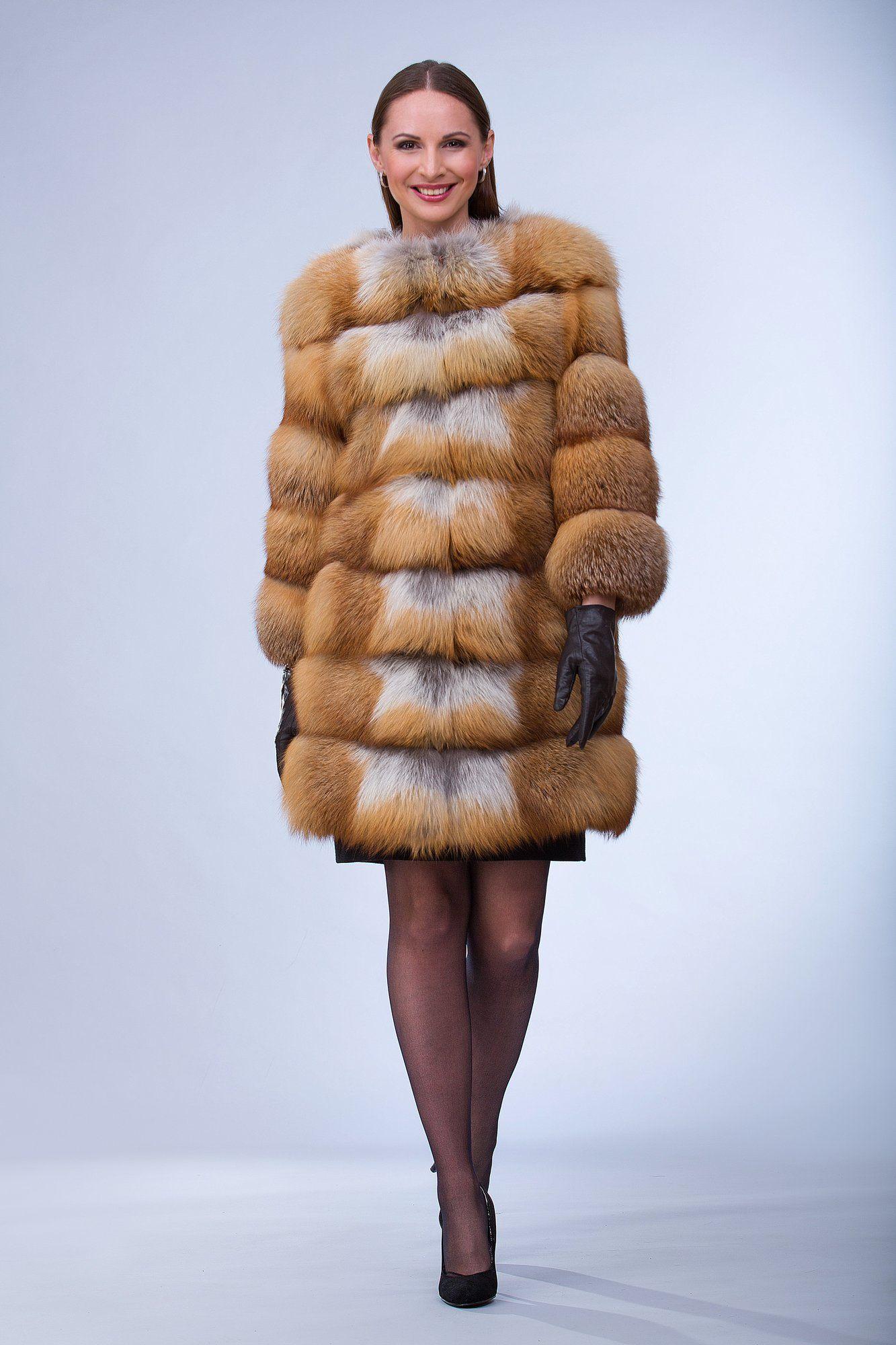 Женское пальто из меха лисы фото