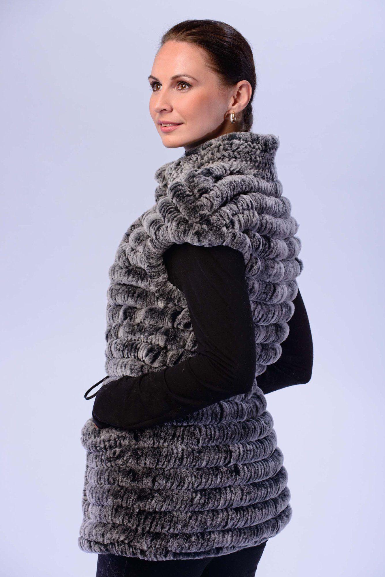 Жилет вязаный из шиншиллового кролика фото