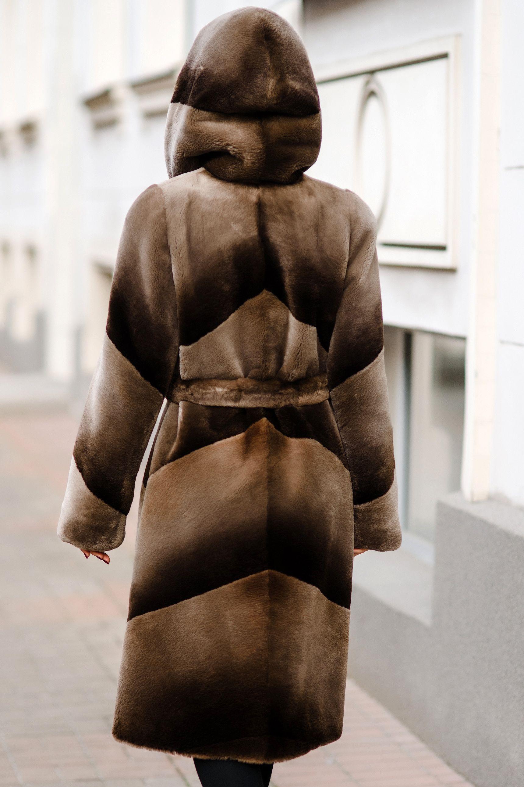 Пальто  с капюшоном из меха бобра фото