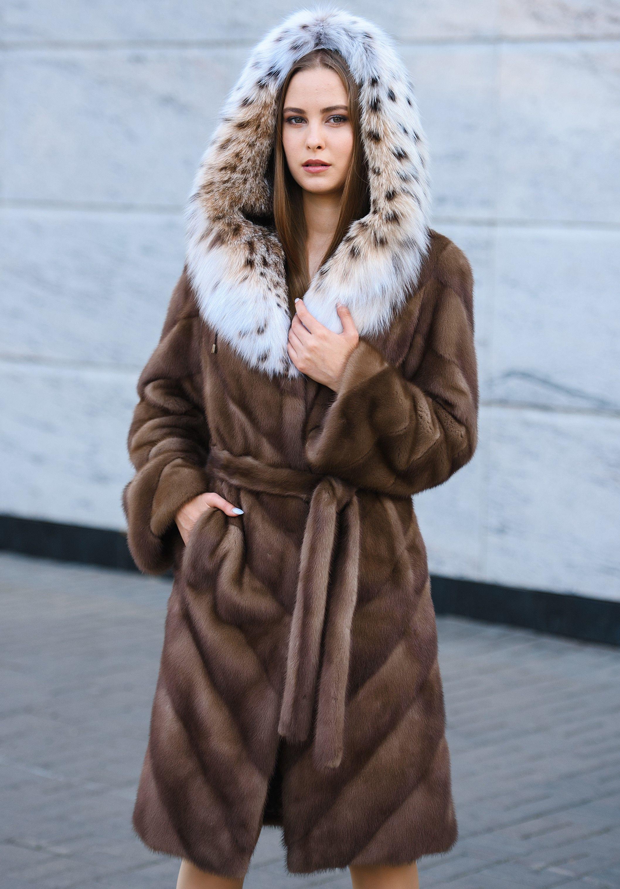 Норковая шуба с капюшоном из рыси фото