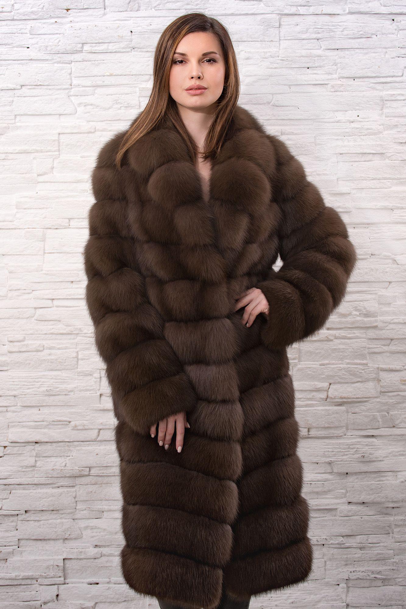 Шуба из меха куницы с английским воротником фото