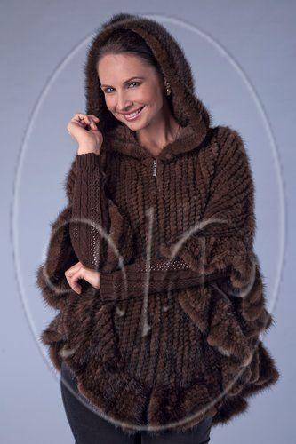 Вязаное пончо из норки с капюшоном фото