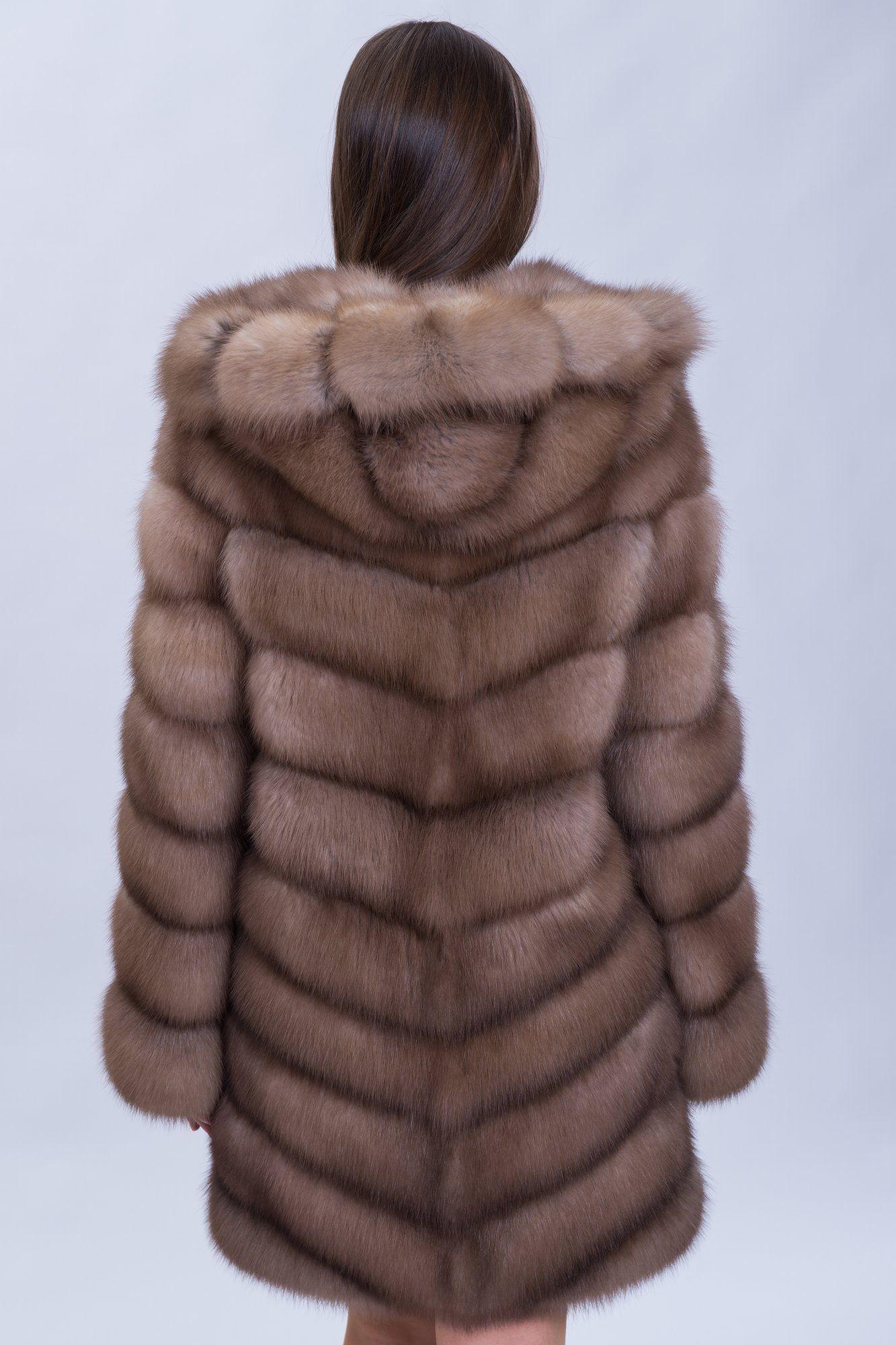 Пальто из меха куницы фото