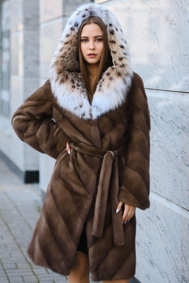Норковая шуба с капюшоном из рыси фото