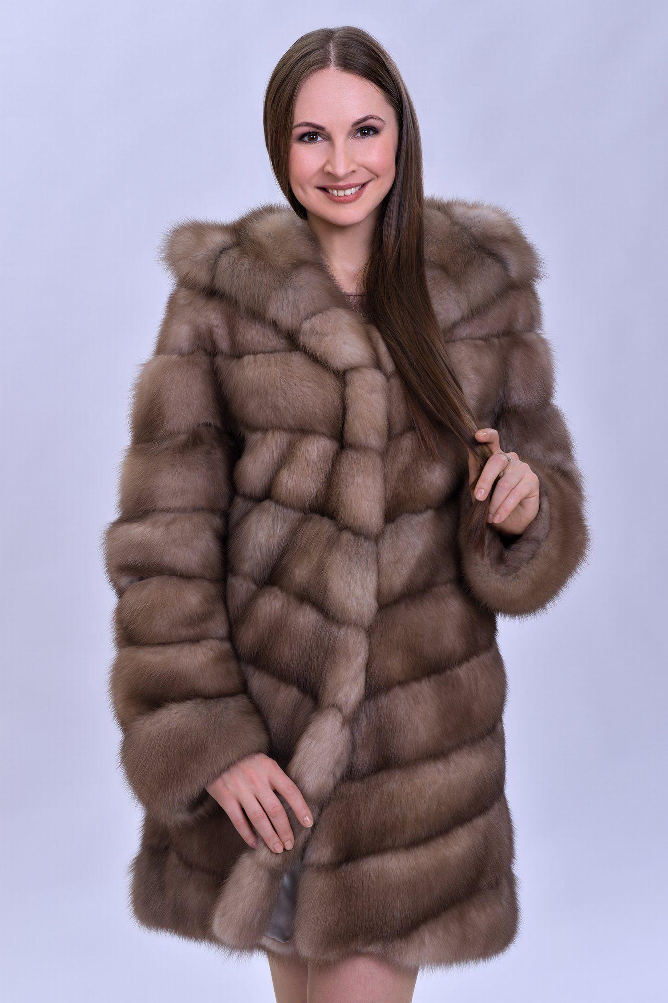 Пальто из меха куницы фото