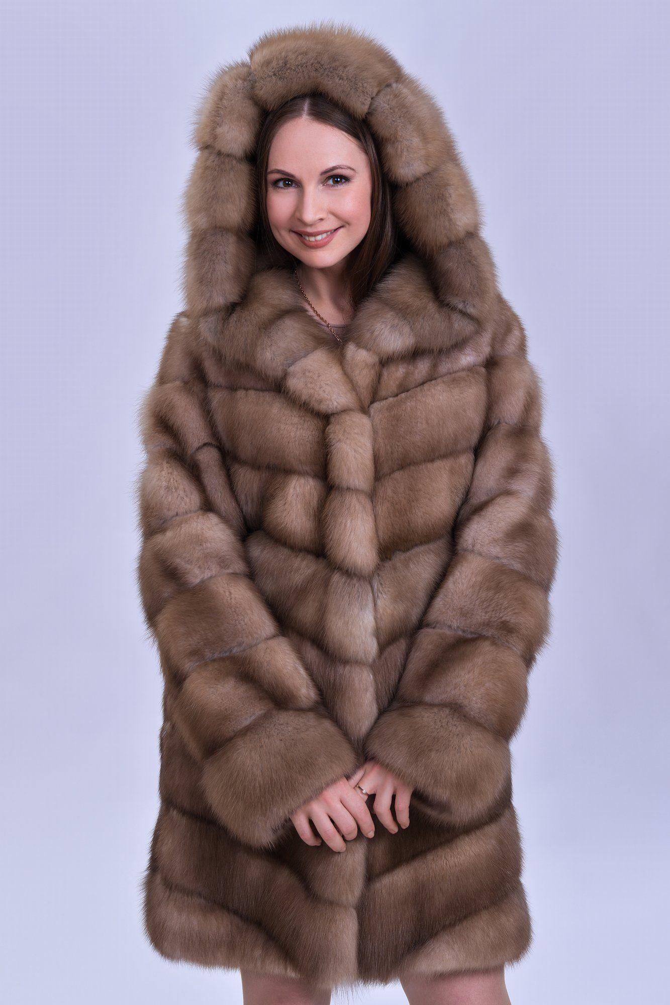 Пальто из меха куницы фото