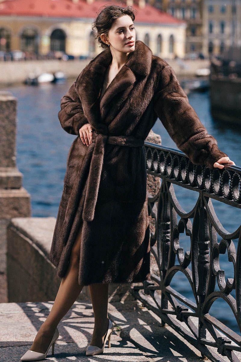 Норковое пальто с английским воротником фото