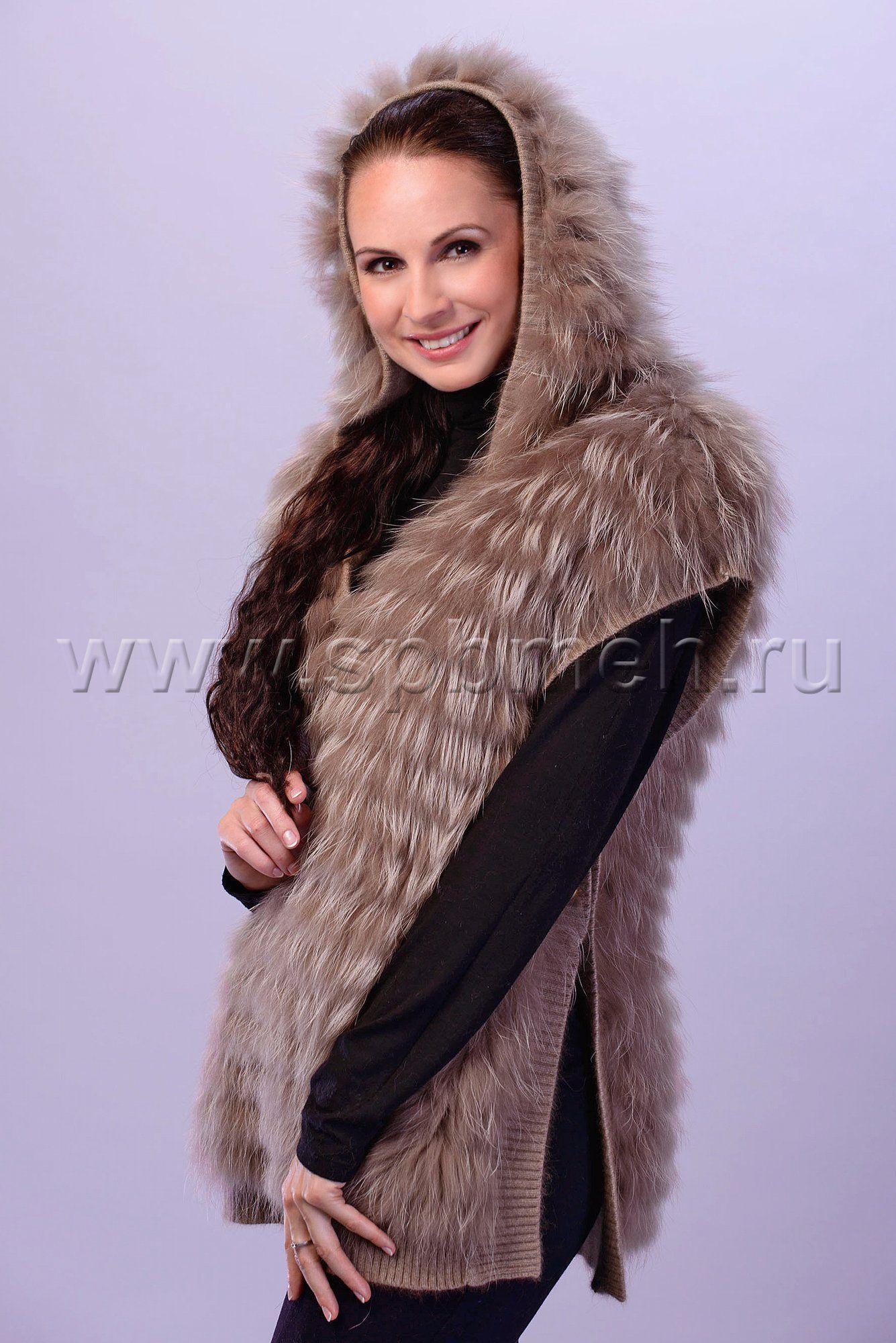 Жилет с капюшоном из енота с трикотажем фото