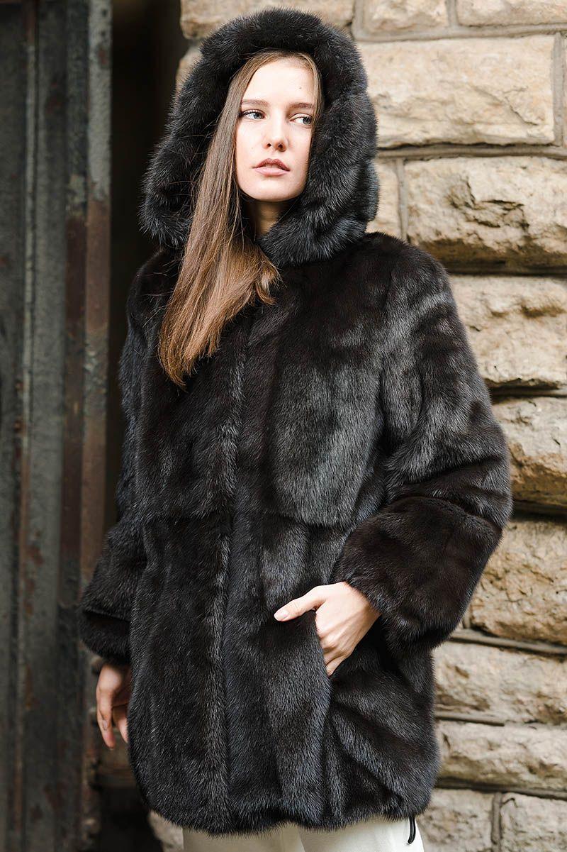 Норковая куртка с капюшоном фото