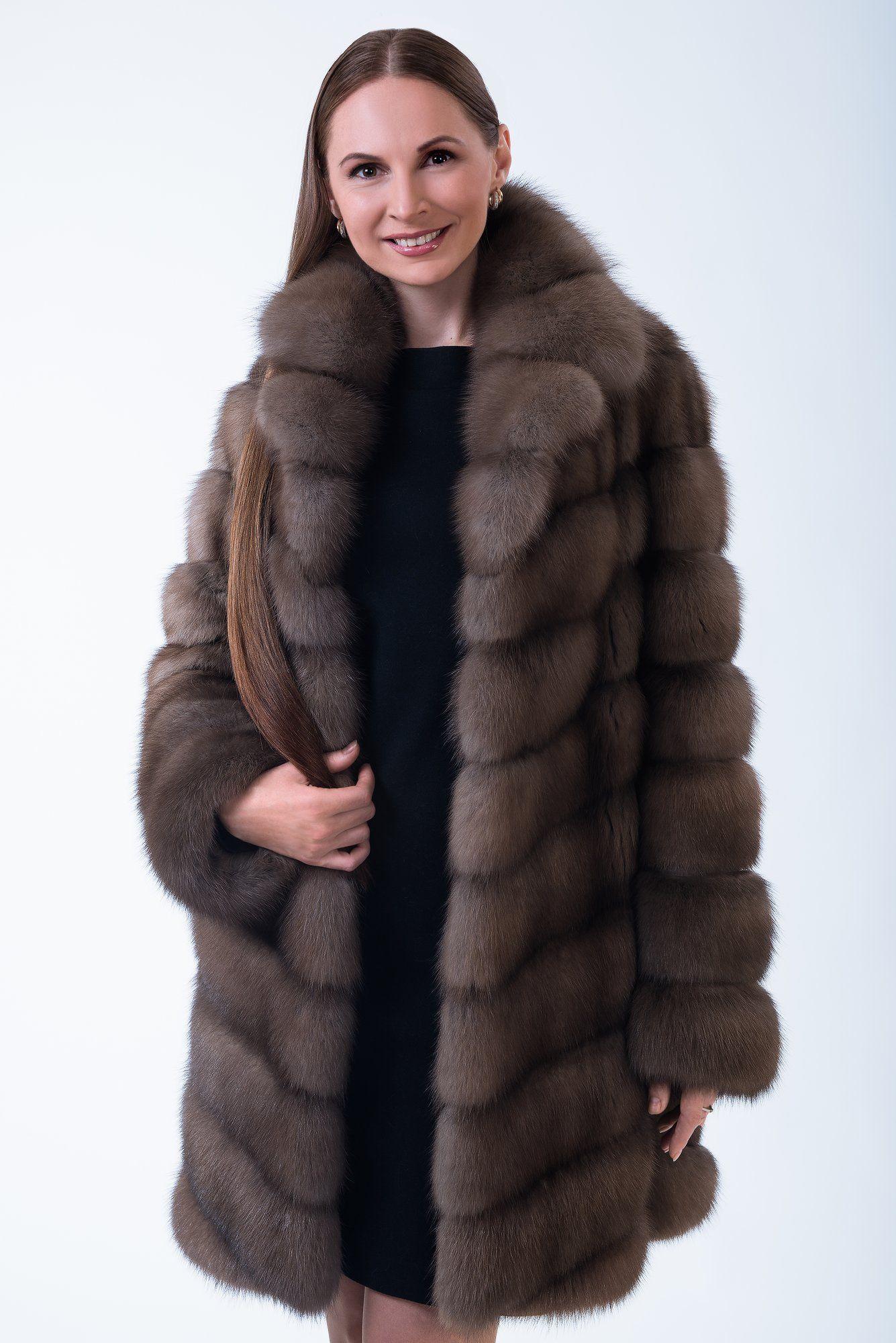 Пальто из меха куницы фото