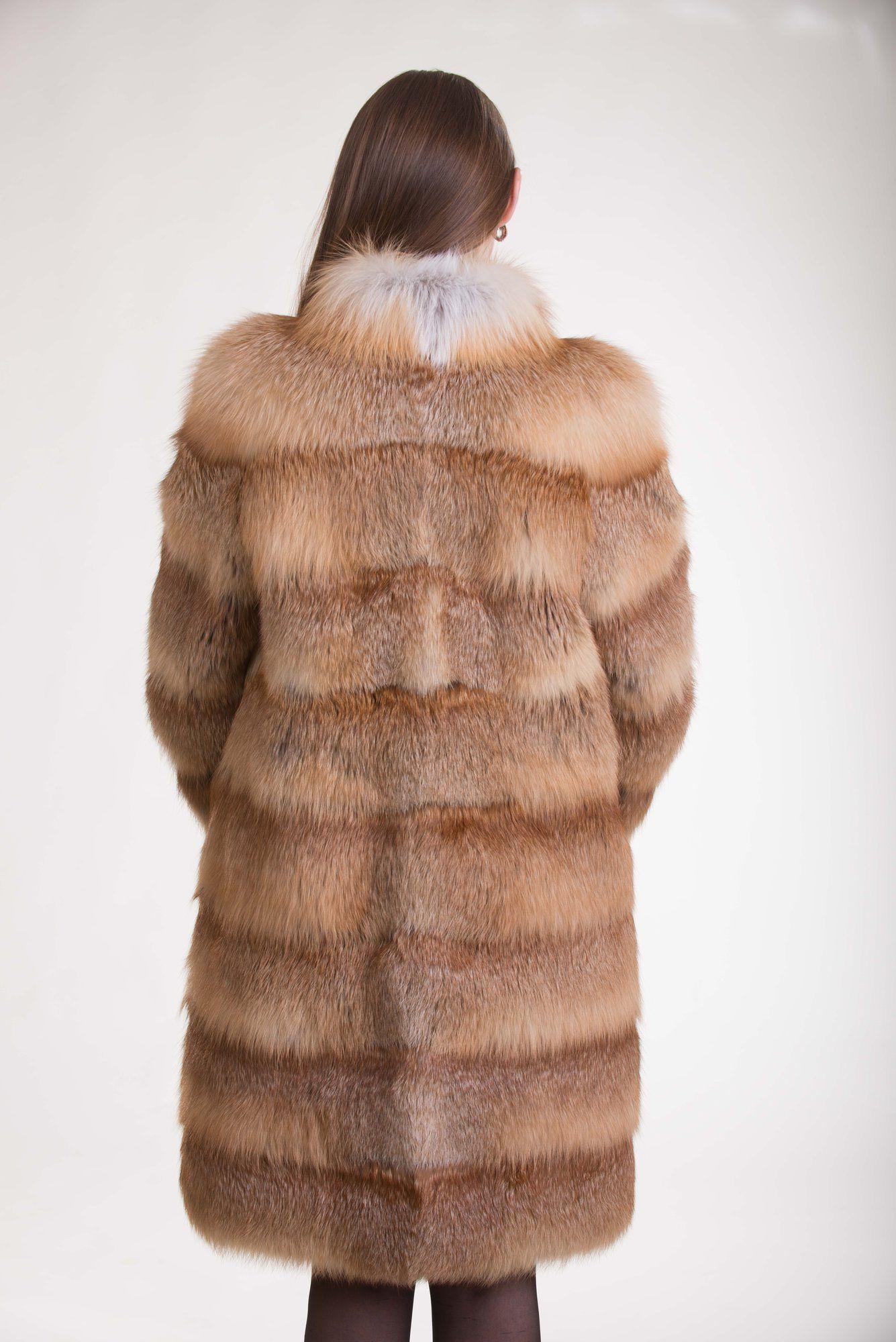 Женское пальто из меха лисы фото