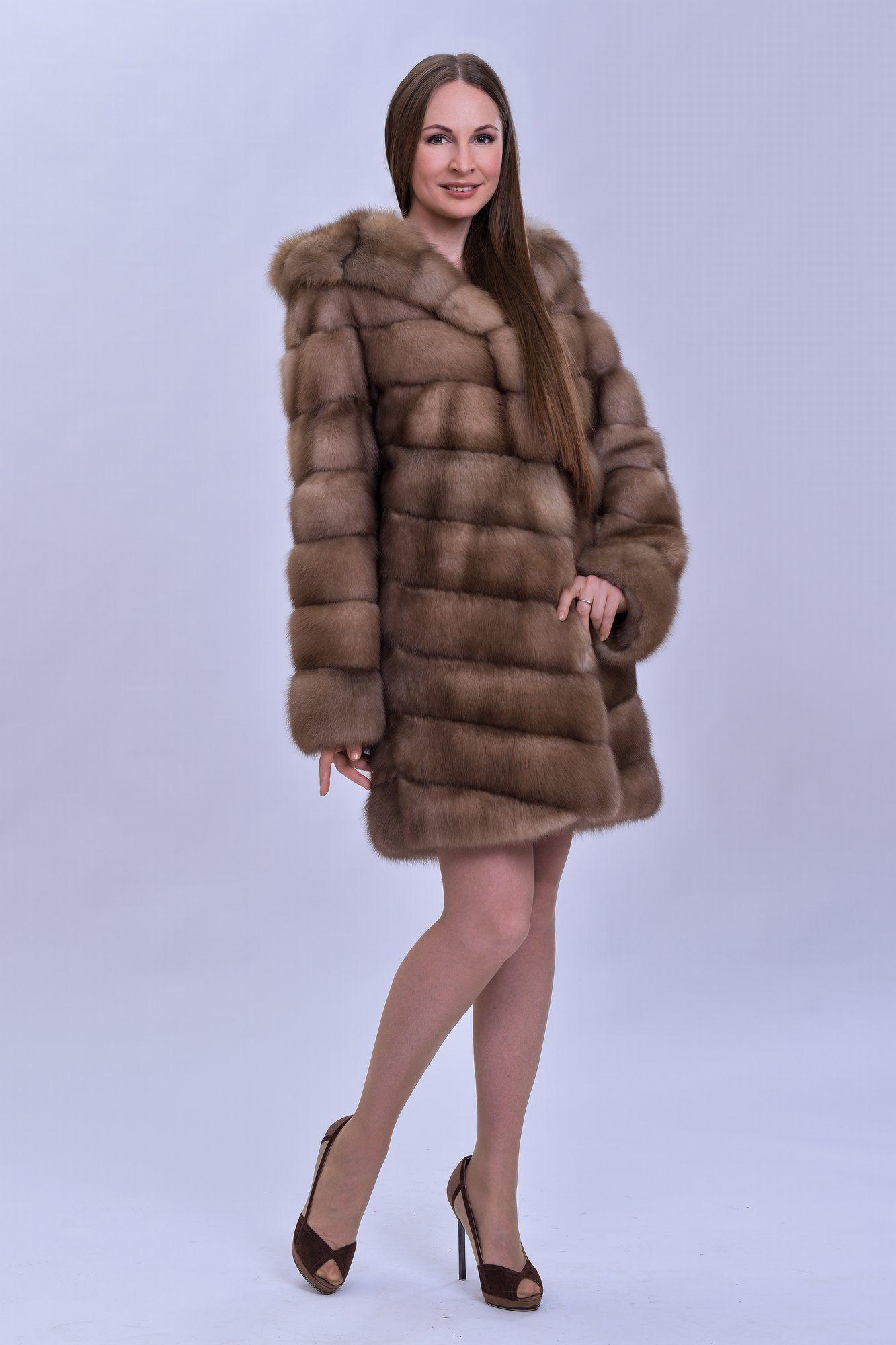 Пальто из меха куницы фото