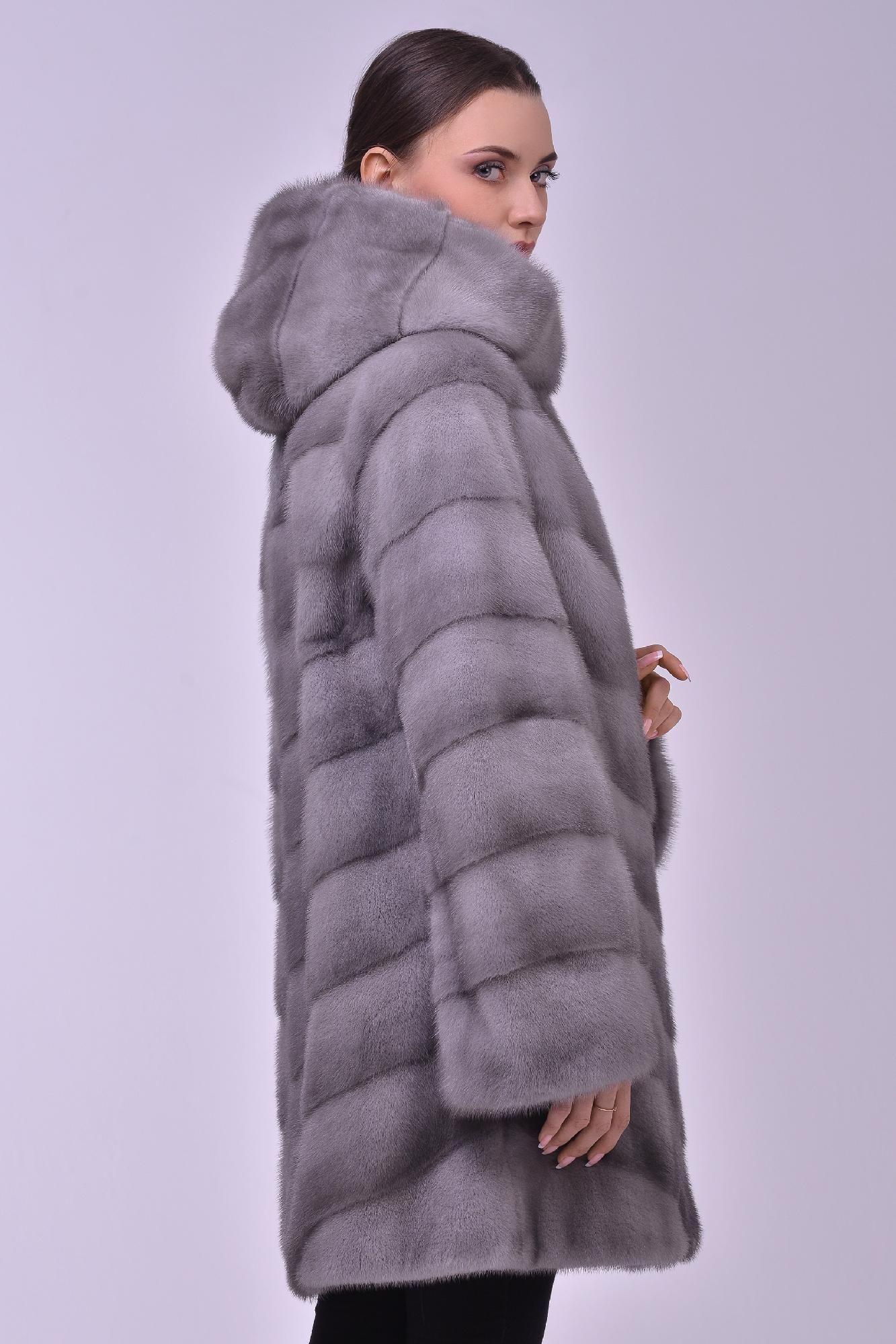 Норковая куртка с капюшоном фото