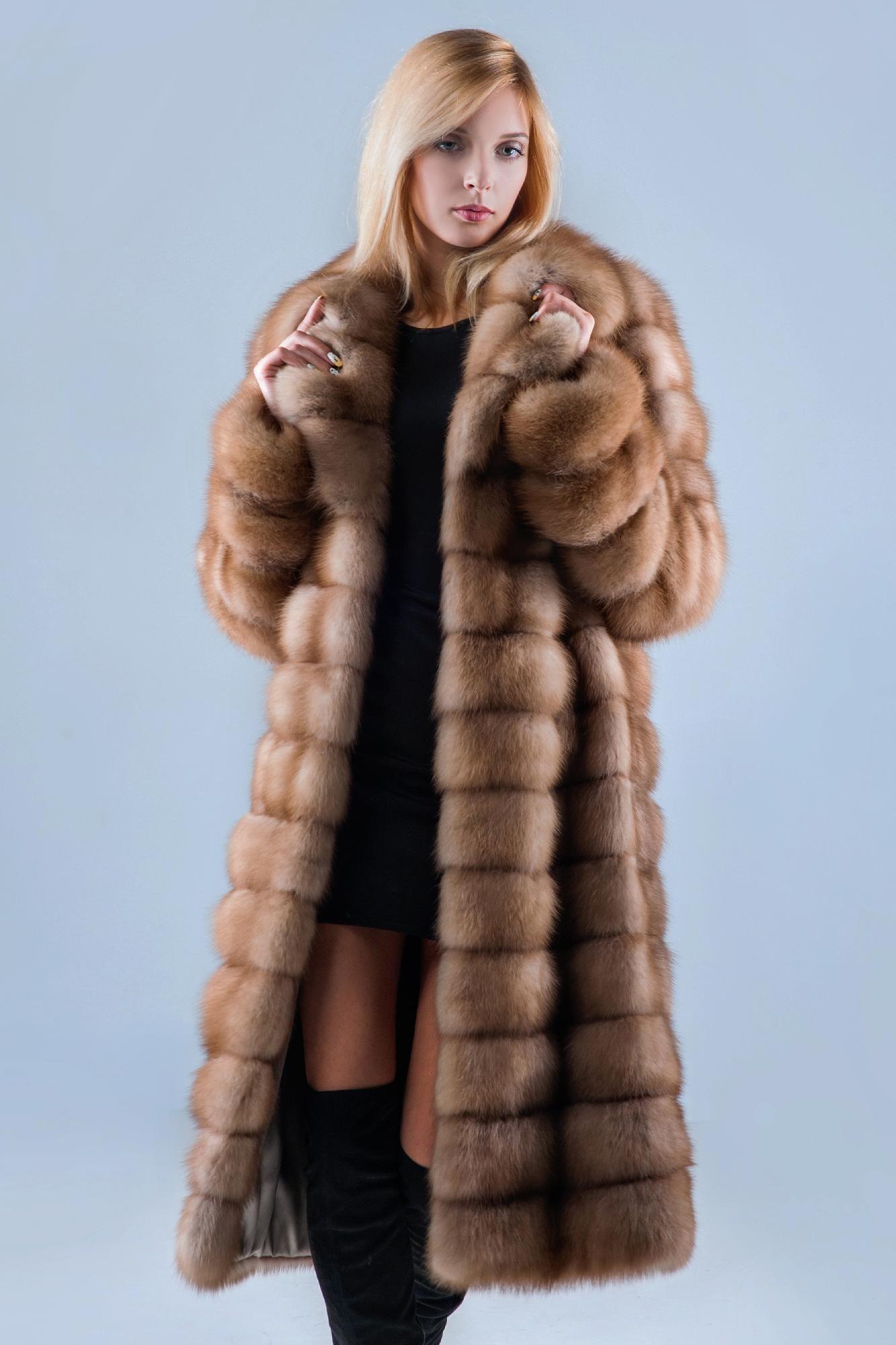 Шуба из куницы с английским воротником фото