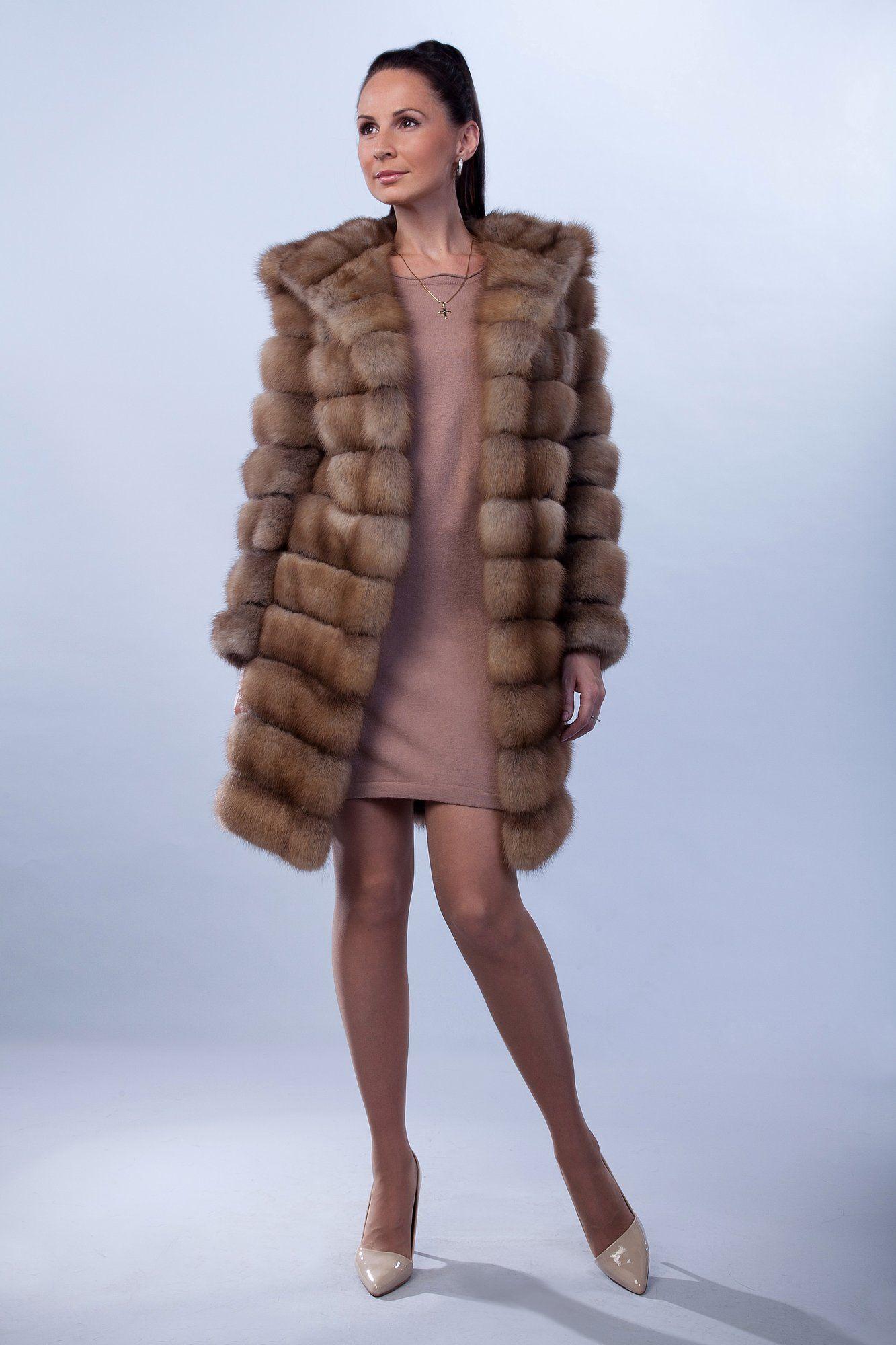 Шуба из куницы с капюшоном фото