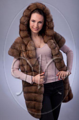 Жилет из баргузинского соболя с капюшоном фото