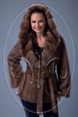 Шуба из норки с капюшоном и поясом фото