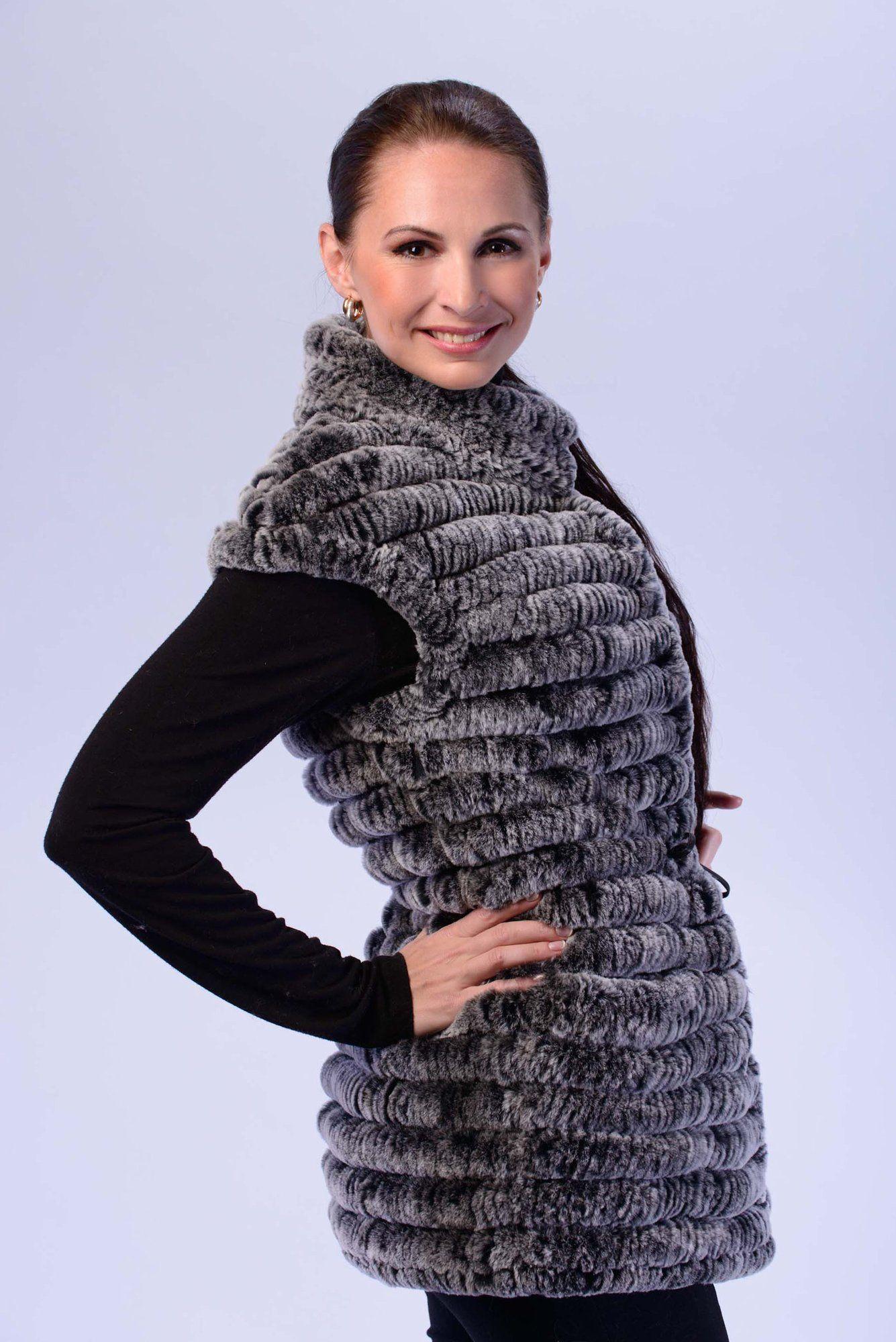 Жилет вязаный из шиншиллового кролика фото