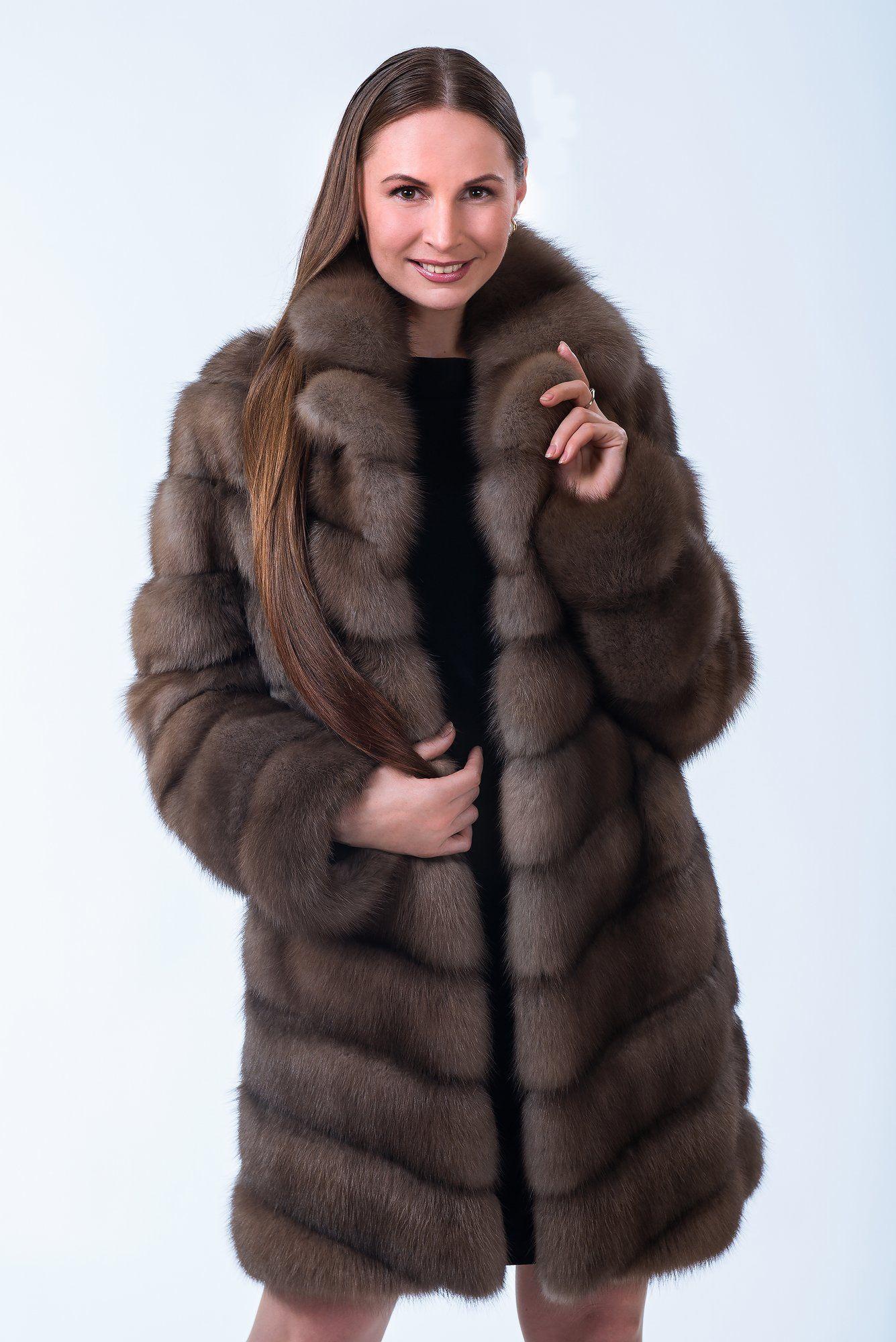 Пальто из меха куницы фото