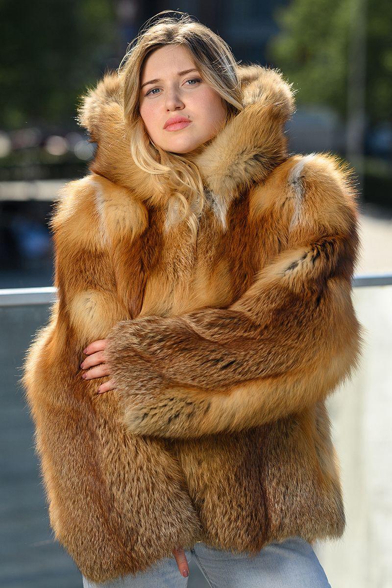 Куртка из лисы с капюшоном фото