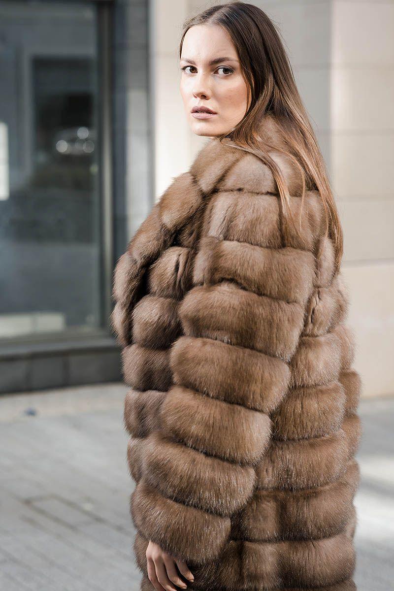 Шуба из куницы с английским воротником фото
