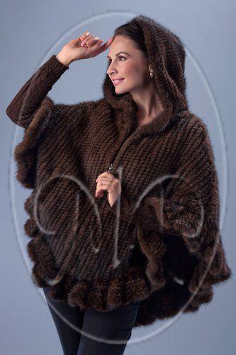 Вязаное пончо из норки с капюшоном фото