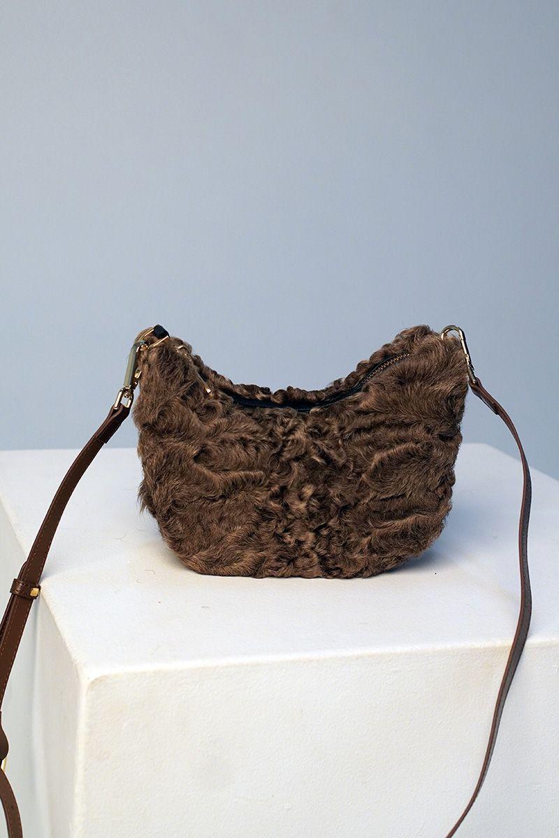 Сумка из меха каракуля фото