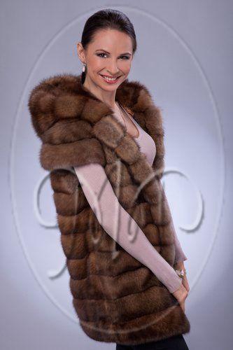 Жилет из баргузинского соболя с капюшоном фото