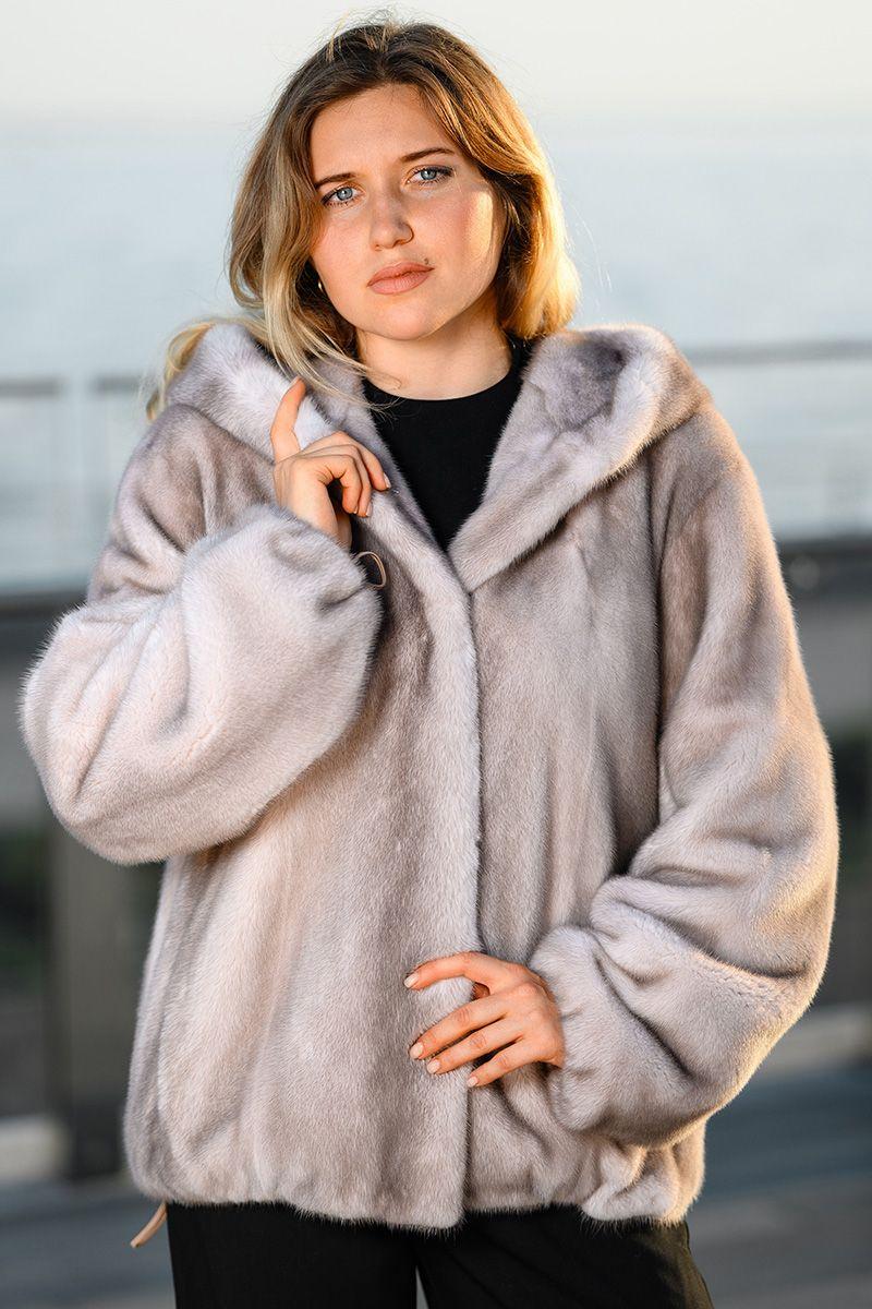 Норковая куртка с капюшоном фото