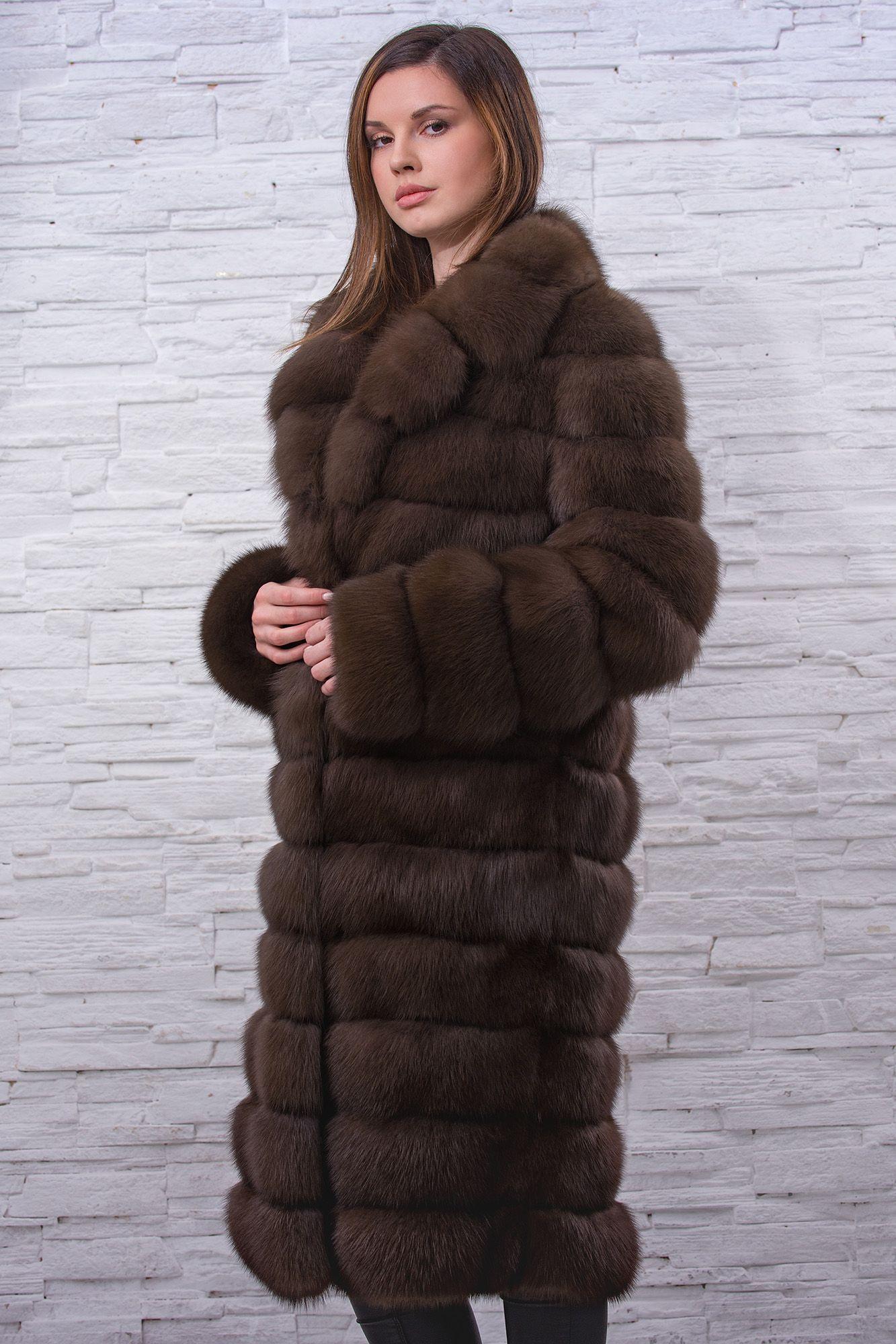 Шуба из меха куницы с английским воротником фото